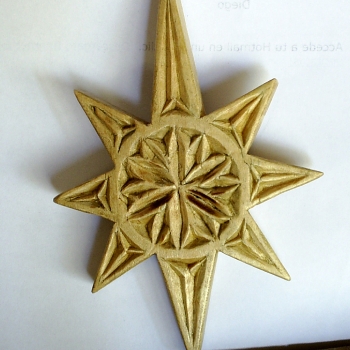 Estrella con inicial y motivo geometrico. por Pablo Cabria